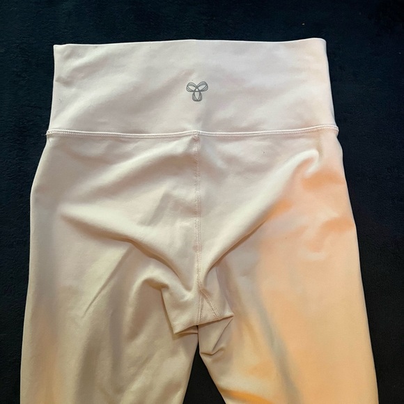 NWOT TNA Butter Leggings Crystal Pink Size M - Picture 10 of 11